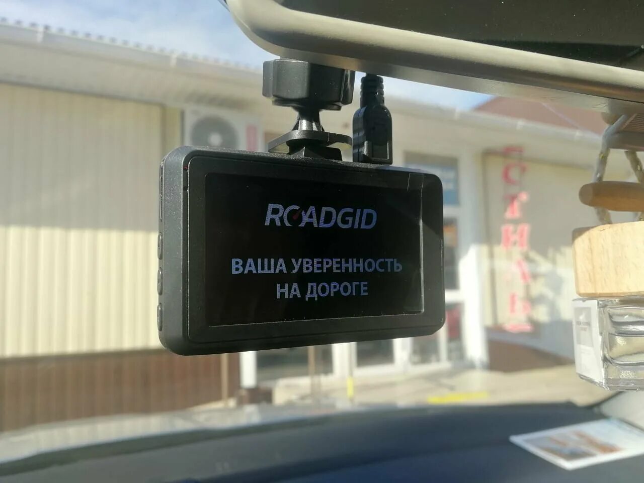 Roadgid blick wi fi. Roadgid Duo, 2 камеры. Видеорегистратор Roadgid Lukas, 2 камеры. Крепление на стекло Roadgid Premier. Видеорегистратор Roadgid t4 Grand, 2 камеры.