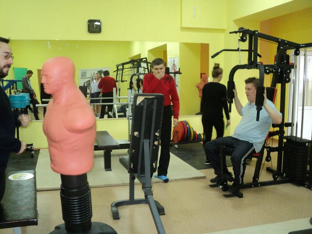 Спортивный клуб метеор. Метеор тренажерный зал. Метеор спортивный зал. Тренажерный зал метеор рыбинск. Стадион метеор жуковский.