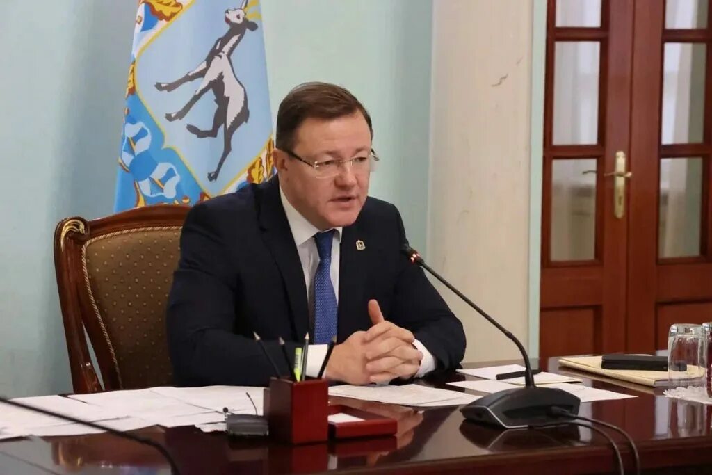 Почему азаров ушел в отставку в самаре. Азаров губернатор самарской.