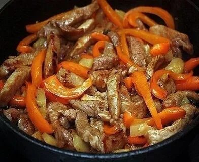 Мясо с жареной морковью