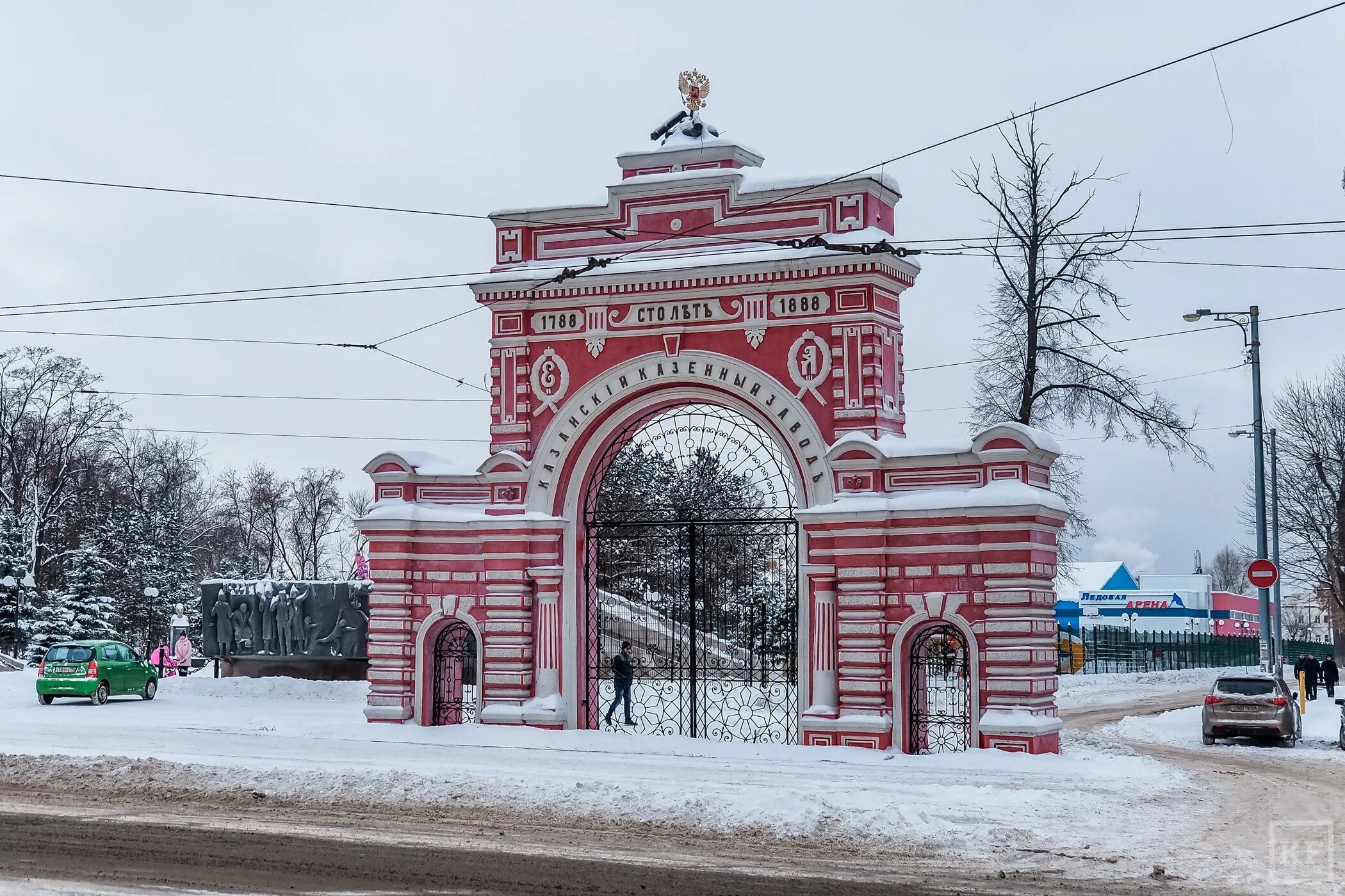 Красные ворота казань. Парк петрова красные ворота. Арка порохового завода казань. Красные ворота казань. Парк петрова казань.