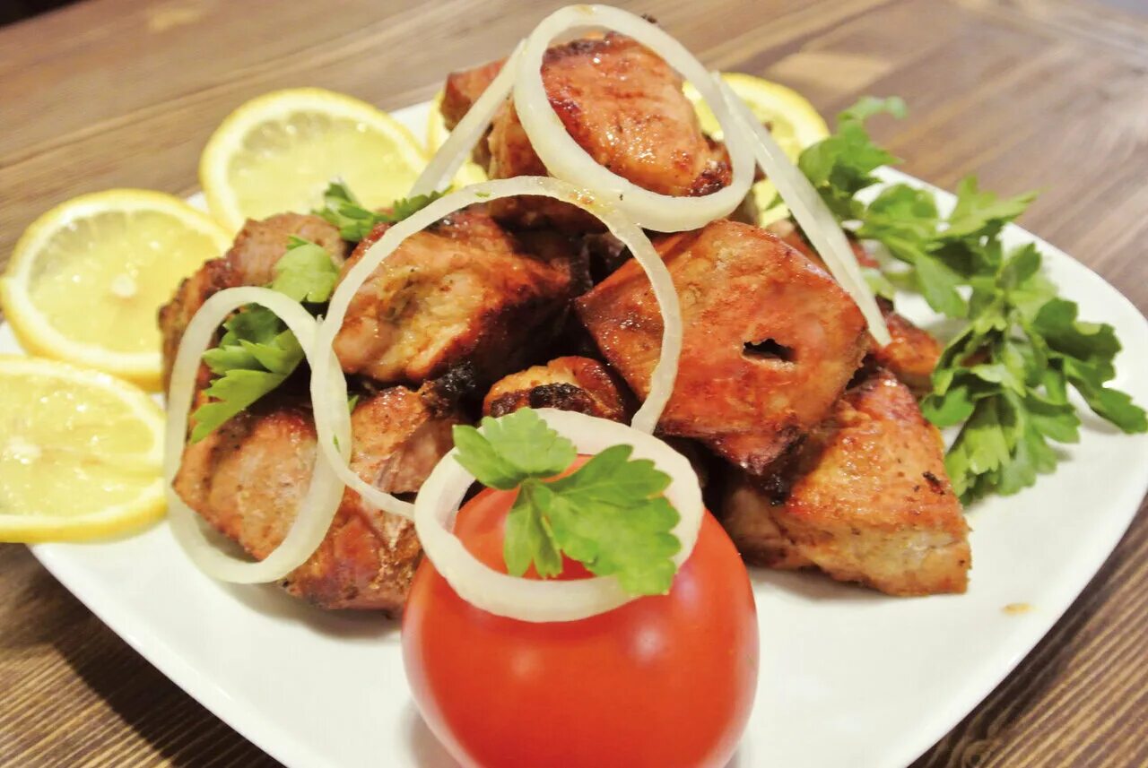 Катана дивногорск. Кафе изумруд дивногорск. Дивногорск кафе. 2 палки суши. Ролл катана.