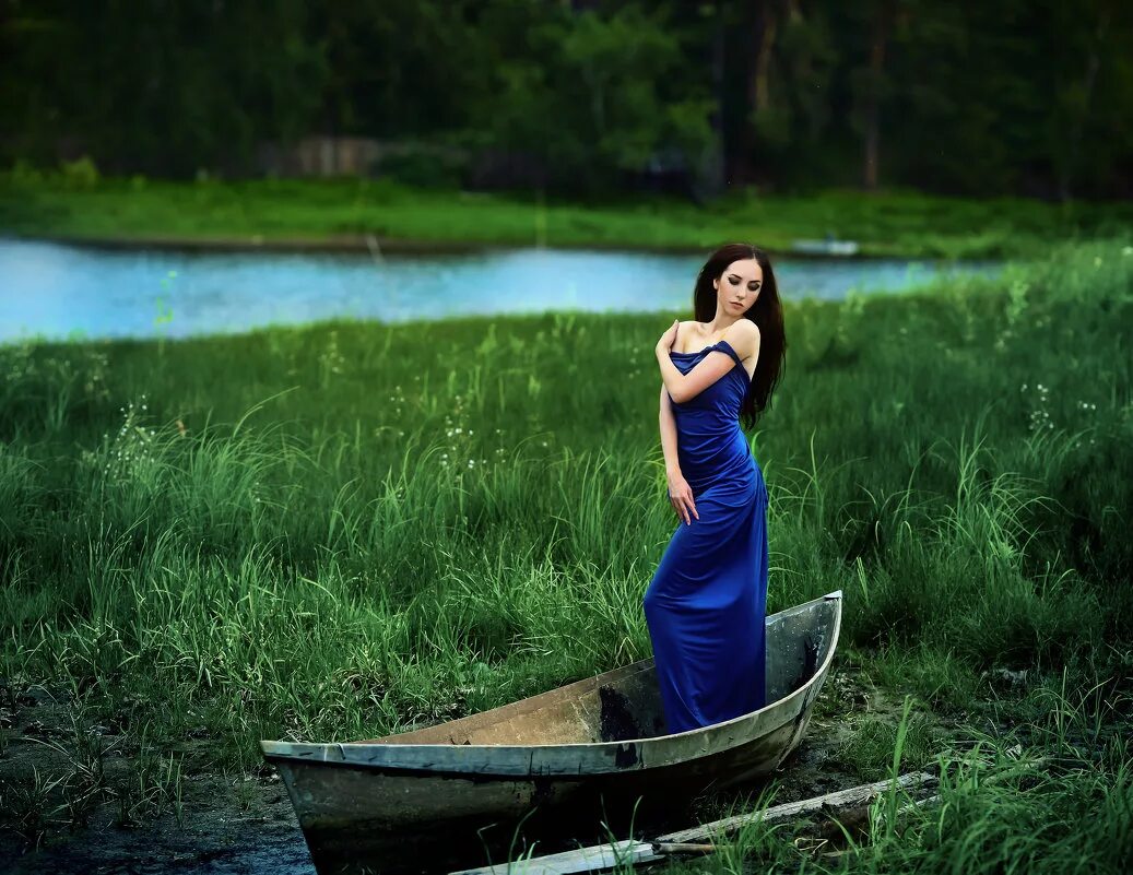 Lake girl. Девушка в лодке. Фотосессия возле реки. Девушка возле реки. Фотосессия на пруду.