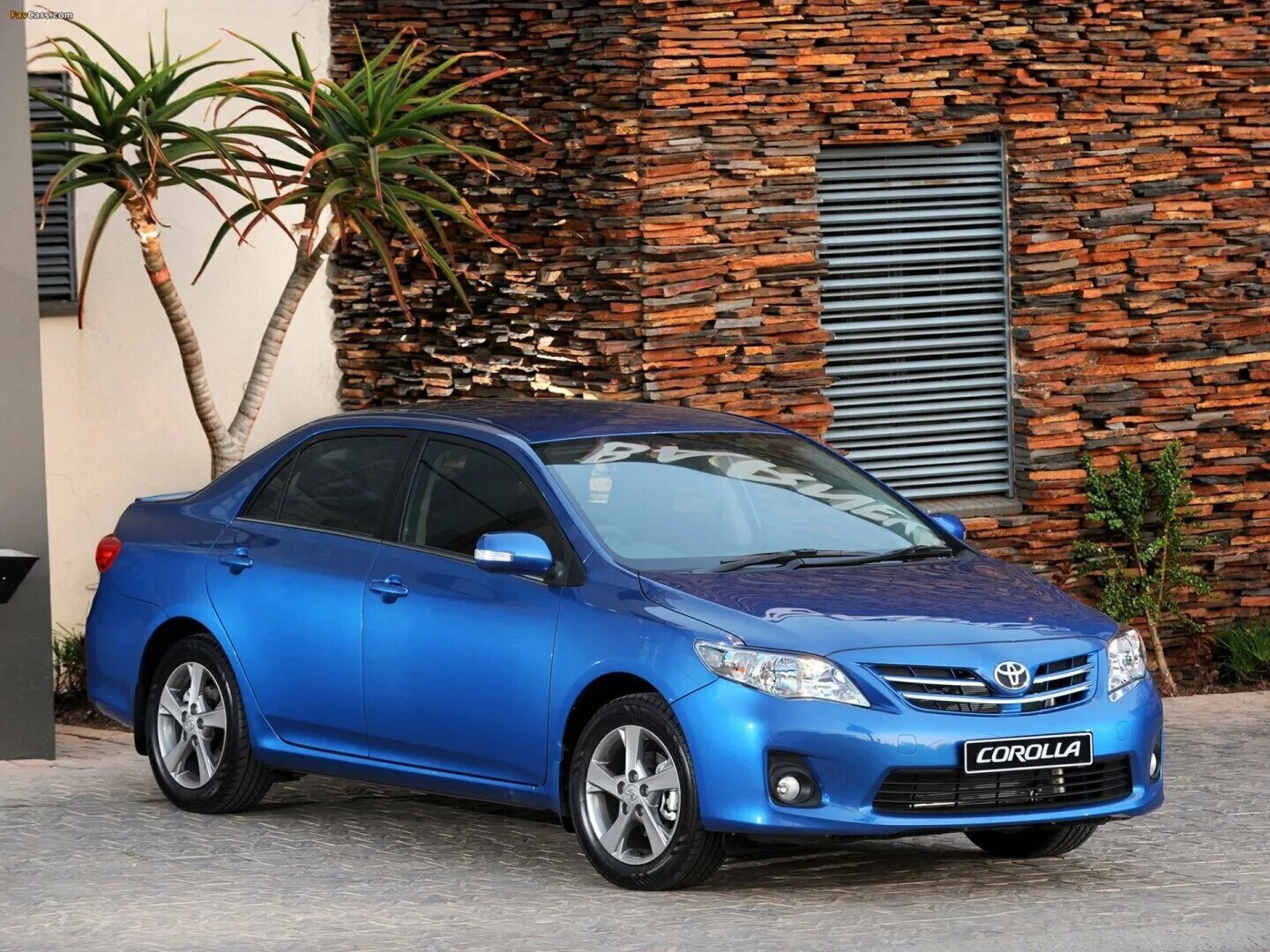 Правда ли что тойота возвращается. Toyota Corolla 2010. Тойота Королла Toyota Corolla. Toyota Corolla 2013 Blue. Тойота Королла 2013 синяя.