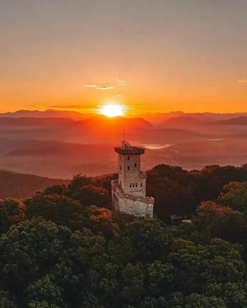 Гора и башня ахун сочи. Башня на горе ахун в сочи. Башня ахун. Гора ахун адлер. Башня ахун.