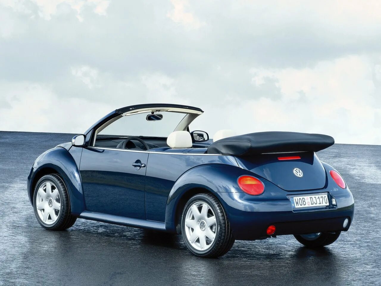 Volkswagen New Beetle кабриолет. Фольксваген Битл 2003. Volkswagen New Beetle Convertible 2003. Volkswagen New Beetle 1 поколение