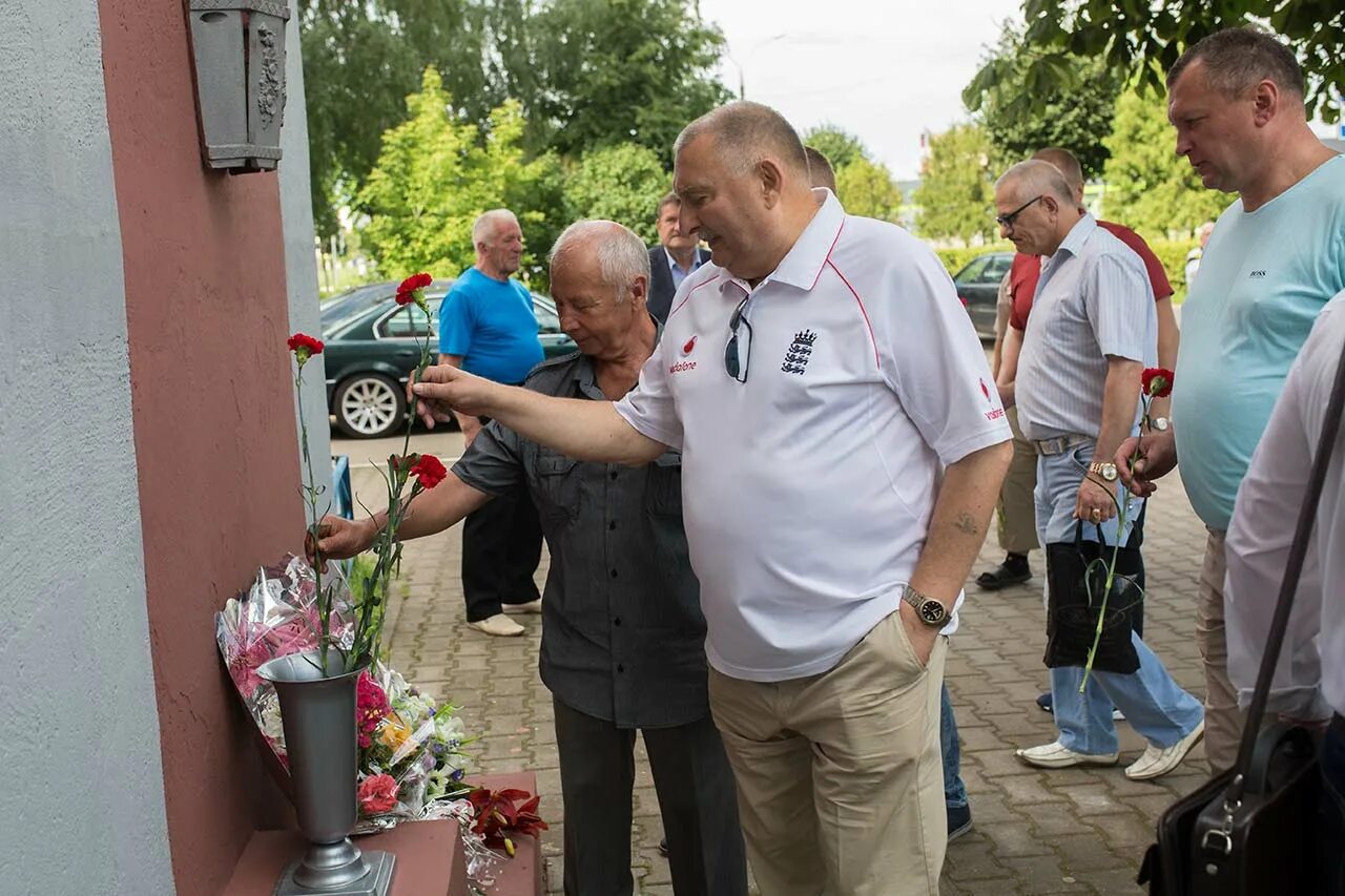 Жлобине буда. Новости Жлобин. День рождения БМЗ В Жлобине. Глава администрации Жлобина фото. День Металлургов Череповец парад.