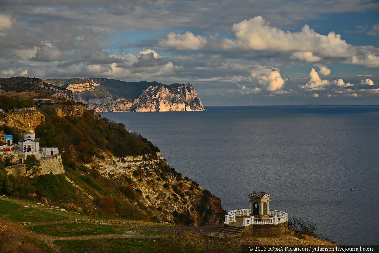 Св севастополь. Георгиевский монастырь в Крыму Фиолент. Мыс Фиолент Георгиевский монастырь. Свято-Георгиевский монастырь Севастополь. Мыс Фиолент храм Святого Георгия.