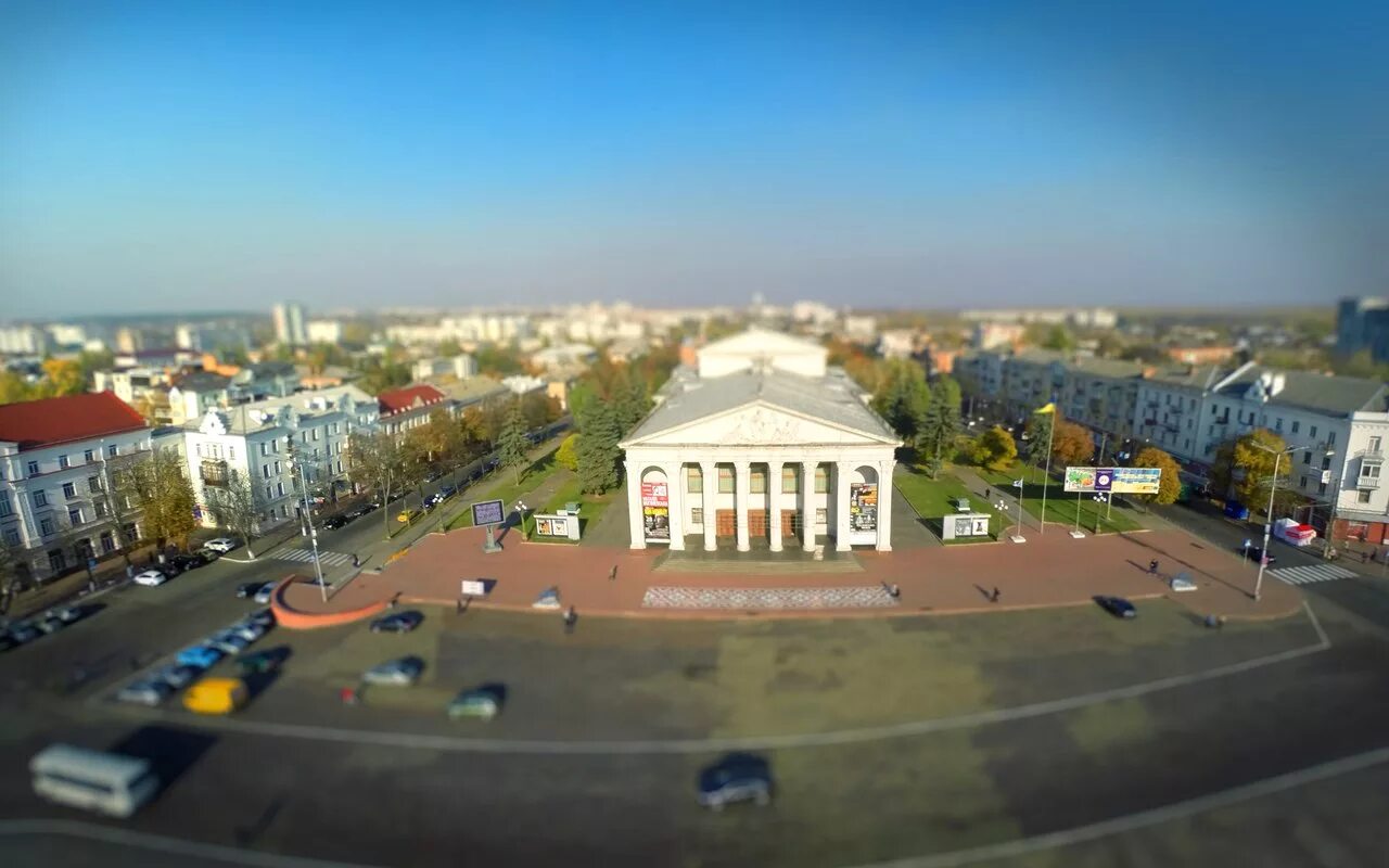 Чернигов центр города. Чернигов красная площадь. Чернигов город сейчас. Чернигов центр города. Чернигов город.