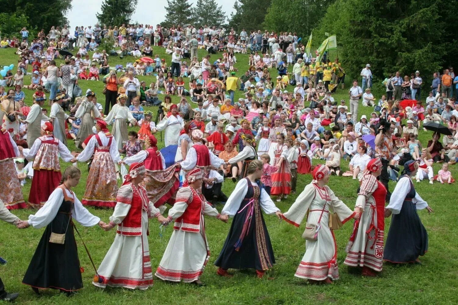 Праздничные церемонии. Народное гуляние. Русские народные гуляния. Хоровод. Фольклорный праздник.