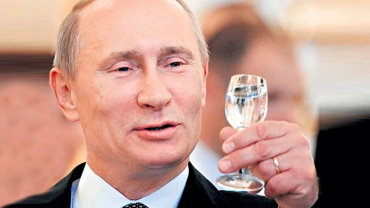 Все в россии уже пьют. Открытки с Путиным.