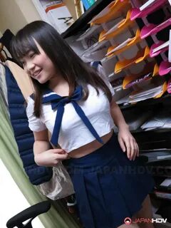 Asian brunette Mikoto Mochida gets picked up to suck a knob in a car - fapi...
