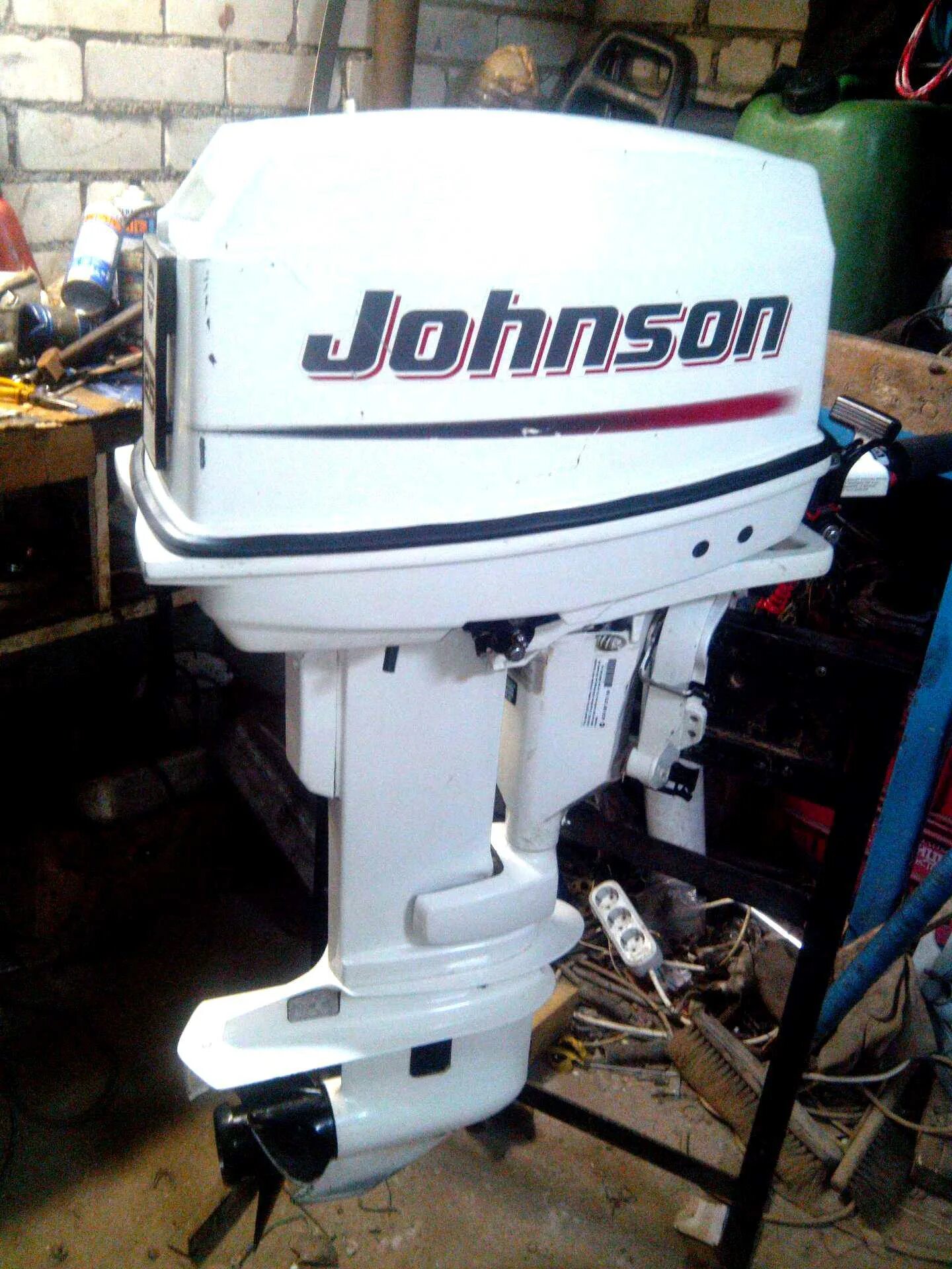 Лодочный мотор Джонсон 25. Джонсон 90 Лодочный мотор двухтактный. Лодочный мотор Джонсон 30 л с. Лодочный мотор Джонсон 5 л.с 2х тактный 2000 г. Продам б у мотор
