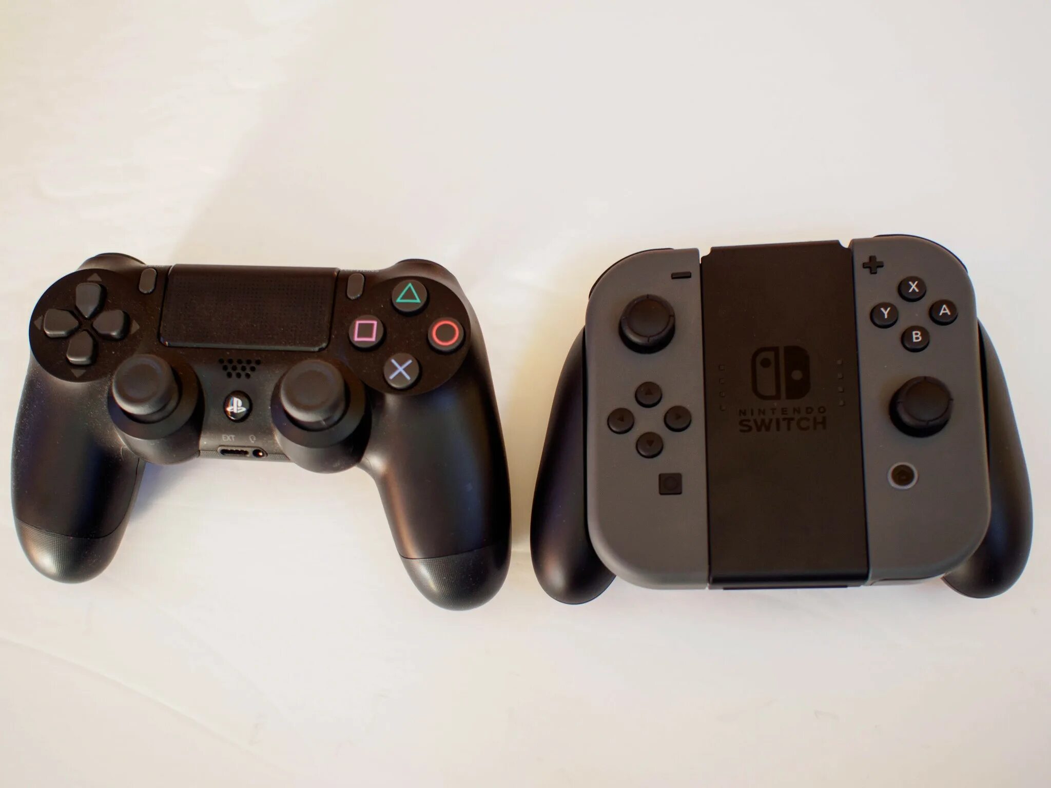 Ps4 nintendo. Сони плейстейшен Нинтендо свитч. Ps4 Nintendo Switch. Nintendo Switch vs ps4. Nintendo Switch vs ps4 specs.