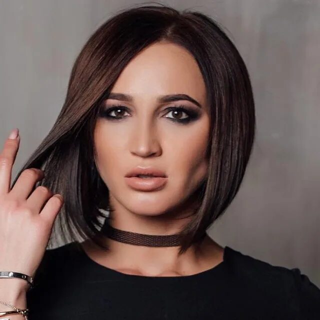 Найти бузову. Мем про ольгу бузову.