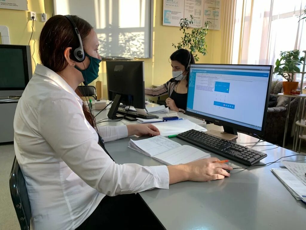 Телефон колл центра взрослой поликлиники. Колл центр 112 Тбилиси. Колл центр Муравленко. Оператор колл центра в больницу. Колл центр больницы.