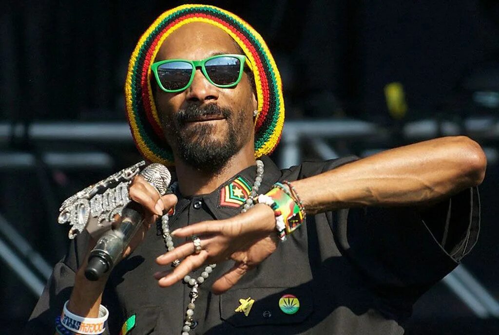 Snoop dogg sensual. Снуп дог. Рэпер снуп дог. Раста снуп дог. Snoop Dogg растаман.