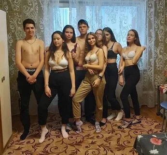 Девушки на вписке. 