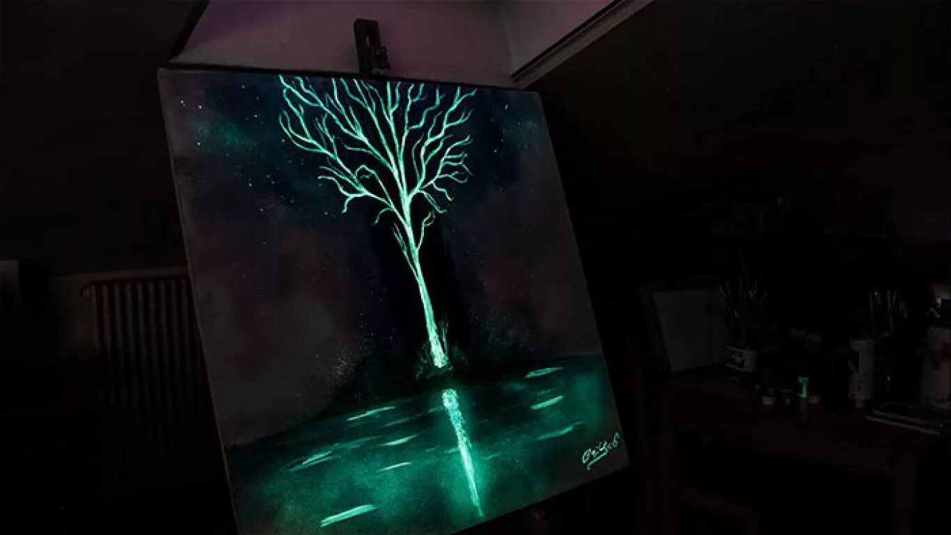 кристофоро скорпинити художник. кристофоро скорпинити. светящаяся картина. флуоресцентные картины. флуоресцентная краска в темноте.