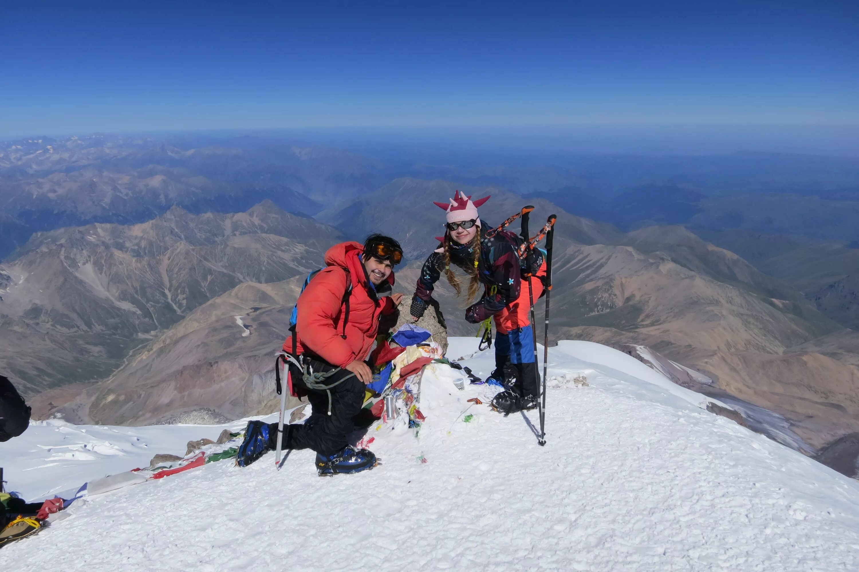Восхождение на эльбрус отзывы. Streaming elbrus. Mount elbrus. Эльбрус гора восхождение. Блиновская эльбрус восхождение.