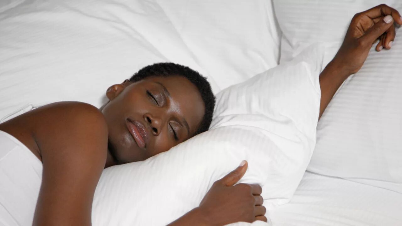 К чему снятся негры. Чернокожий спит. Сон афроамериканец.