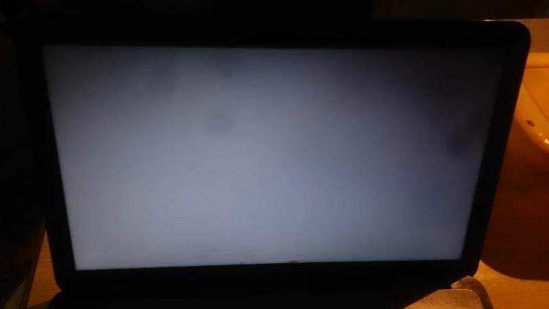 Почему экран стал серым. Леново ноутбук экран черный. Ноутбук Асер чёрный экран. Ноутбук Depo сенсорный экран черный экран. Серый экран на ноутбуке.