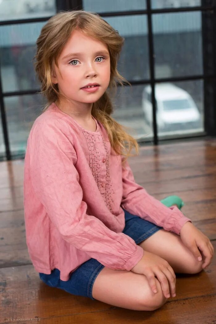 Модель бьянка ричардс. Models us. Talents-я-us. Ребенок ipg. Красивые девушки в очках.