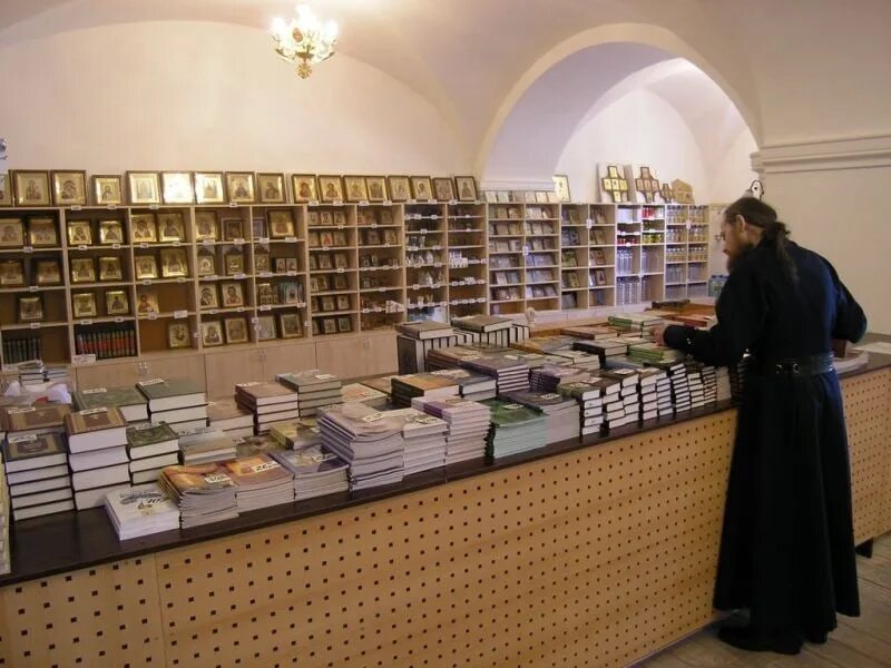 Православный магазин. Книжный магазин монастыря. Книжный магазин монастыря. Книжный магазин монастыря. Мебель для церковной лавки.