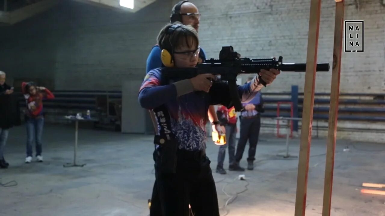 Тренируюсь в стрельбе. Пичугин практическая стрельба. Тир снайпер. Тренировка по стрельбе в лазерном тире.