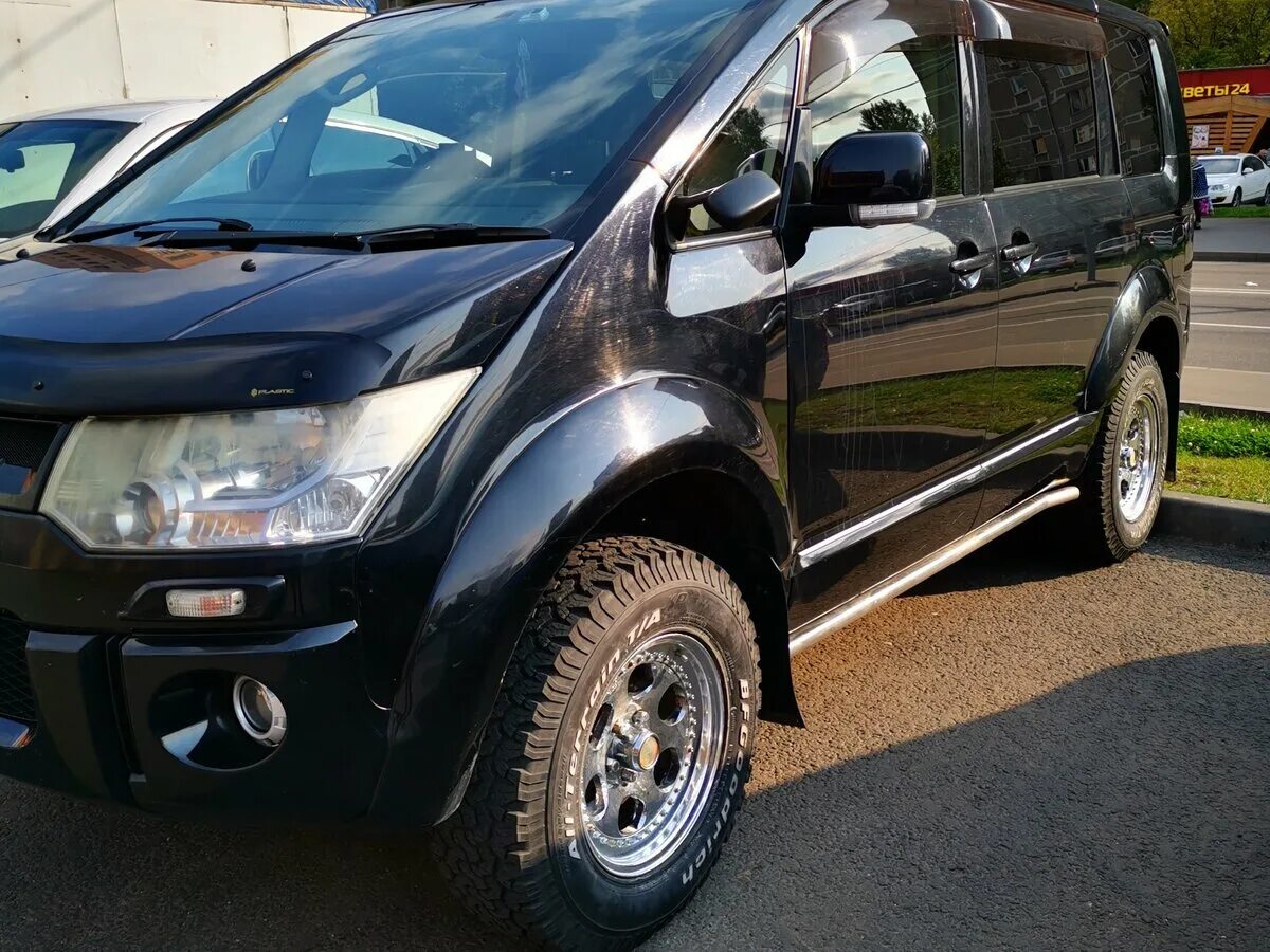 Mitsubishi Delica d5 2.4 CVT, 2007. Мицубиси минивэн полный привод. Митсубиси полноприводный микроавтобус. Полноприводный минивэн с высоким клиренсом Митсубиси.