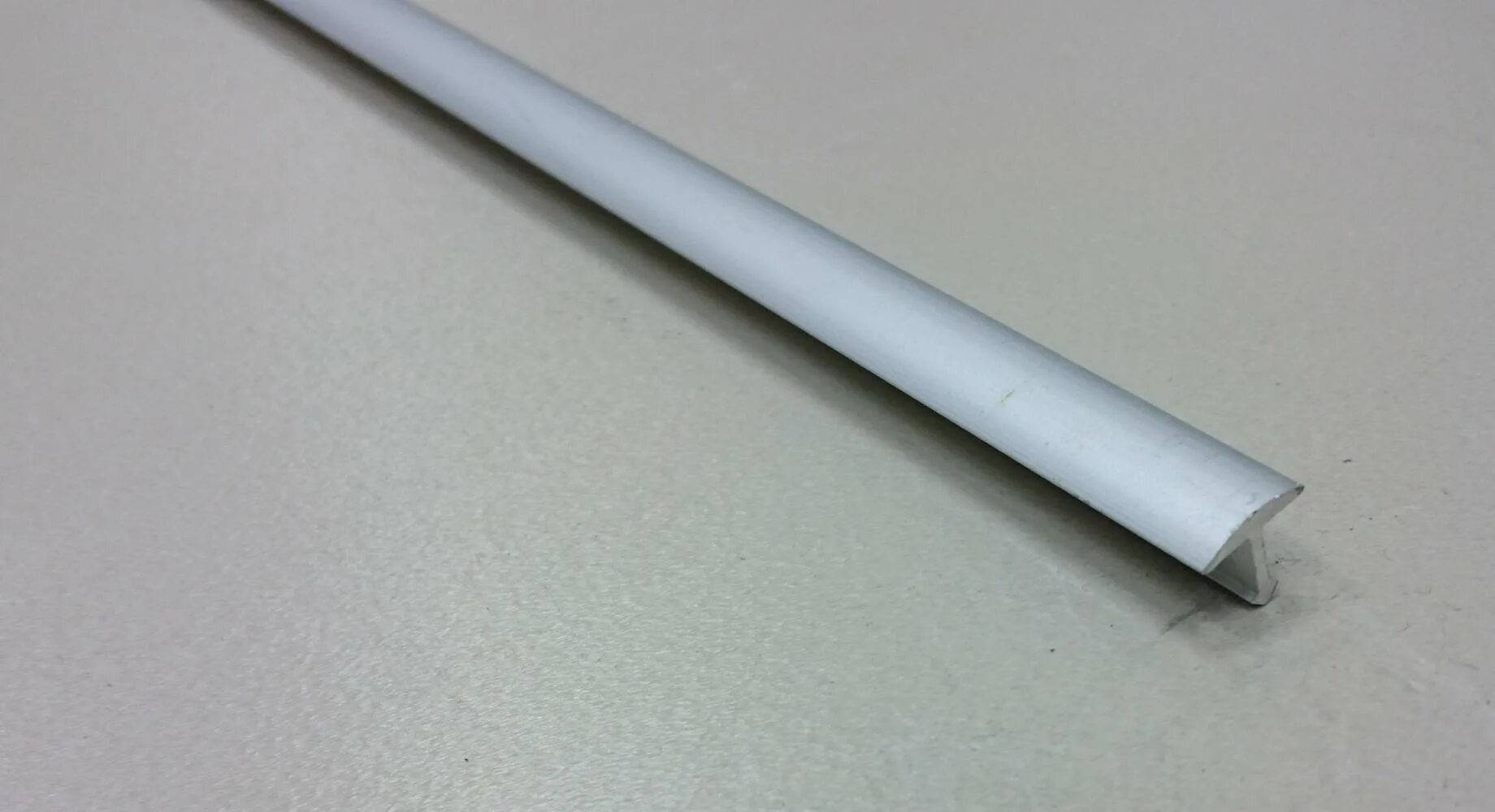 Профиль стыкоперекрывающий лс 10. Т образный профиль т 10. 2700. 2700. Т образный профиль т 10.