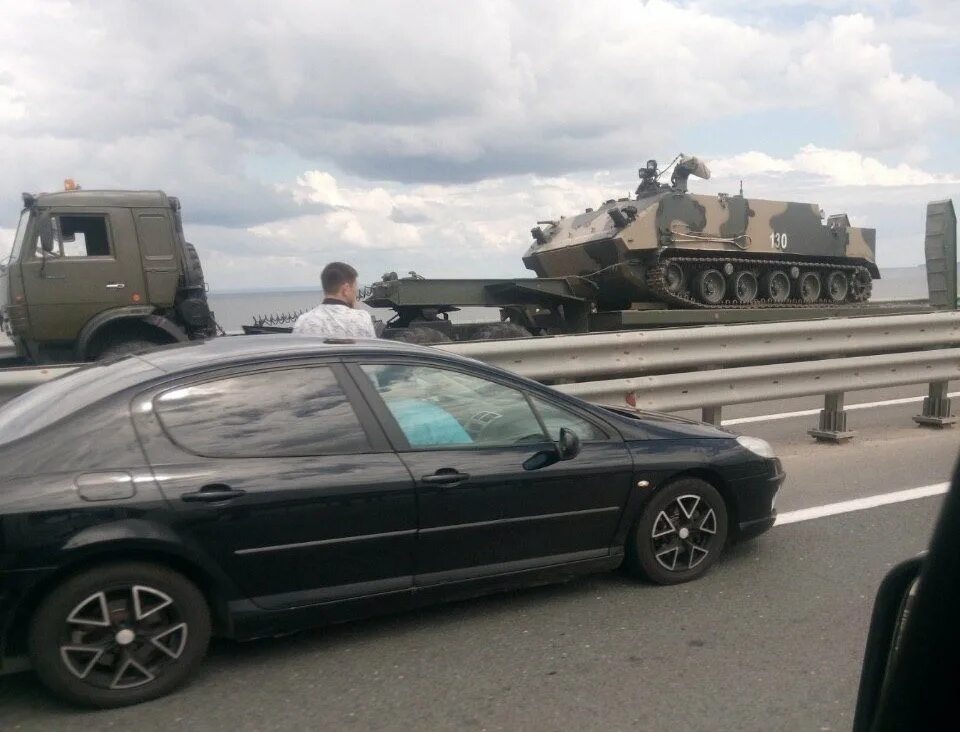 Аварии на военной технике. Авария военной техники в Крыму с легковой машиной вчера.