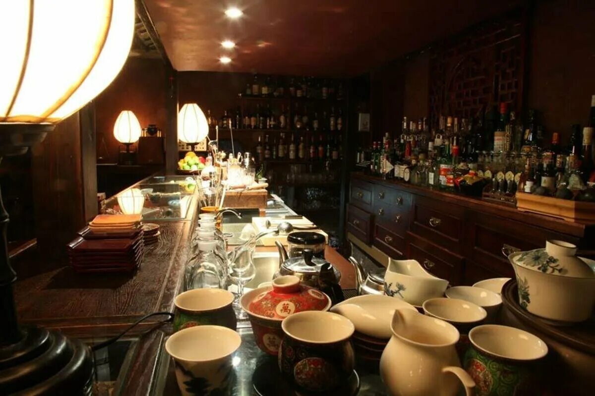 москва пьет пиво 10 часов. самая крутая пивнушка в москве. главпивмаг крафтовое пиво. негрони. пиво александр.