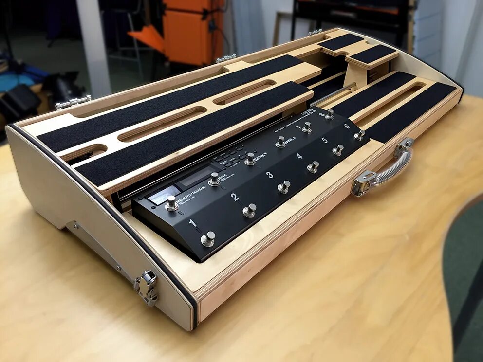 Custom array. Педалборд двухуровневый. Custom pedalboards | schmidt array | germany. Pedalboard. Педалборд.
