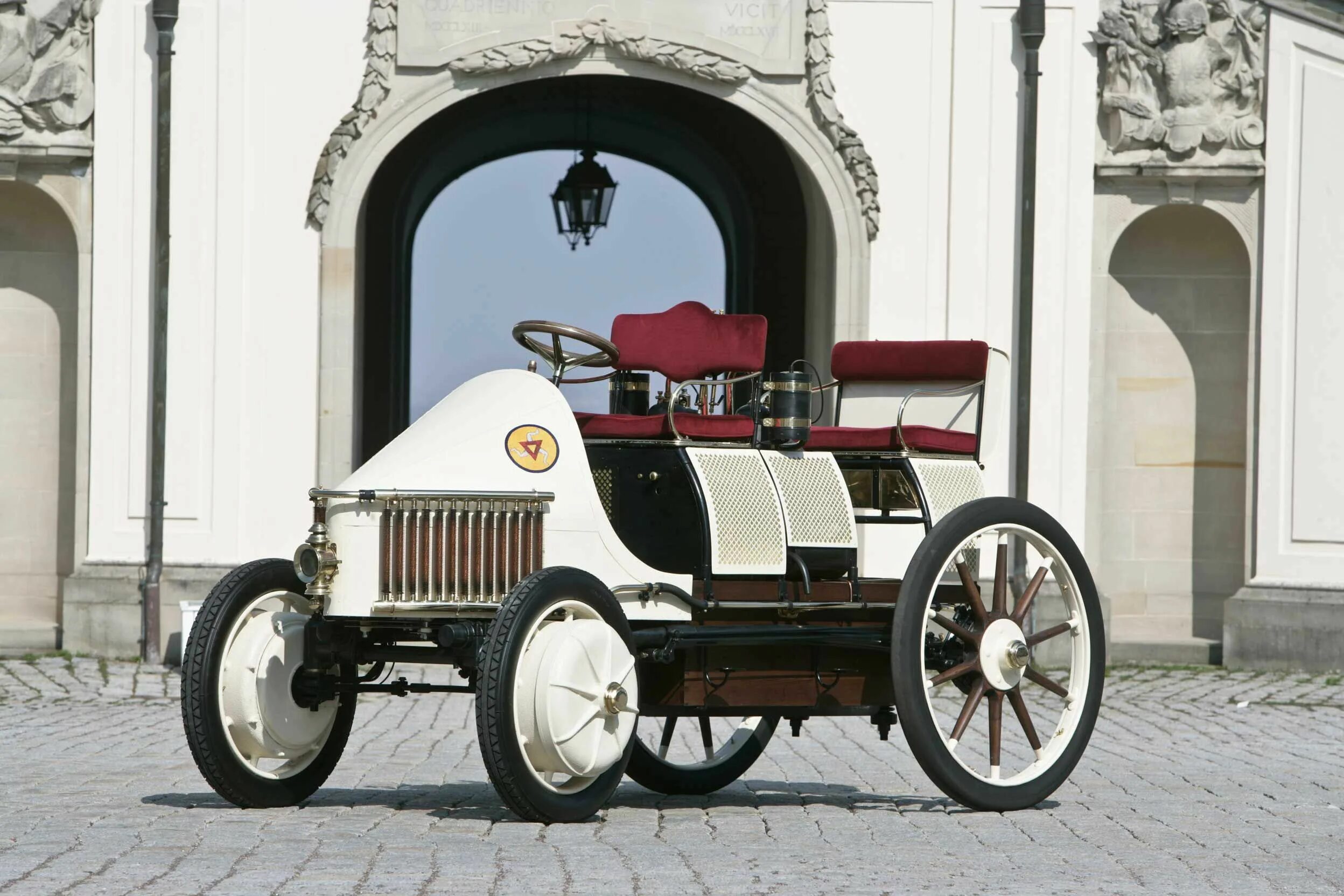 Lohner-Porsche гибридный автомобиль. Электромобиль Lohner Porsche.