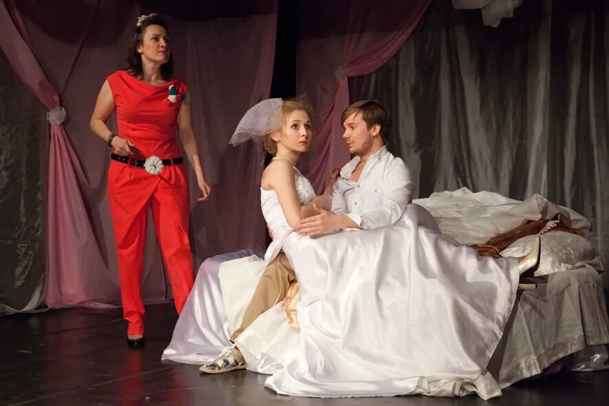 Театр комедии шикарная свадьба актеры. Шикарная свадьба дк зуева. Комедия шикарная свадьба. Шикарная свадьба спектакль театр комедии. Театр событие шикарная свадьба.