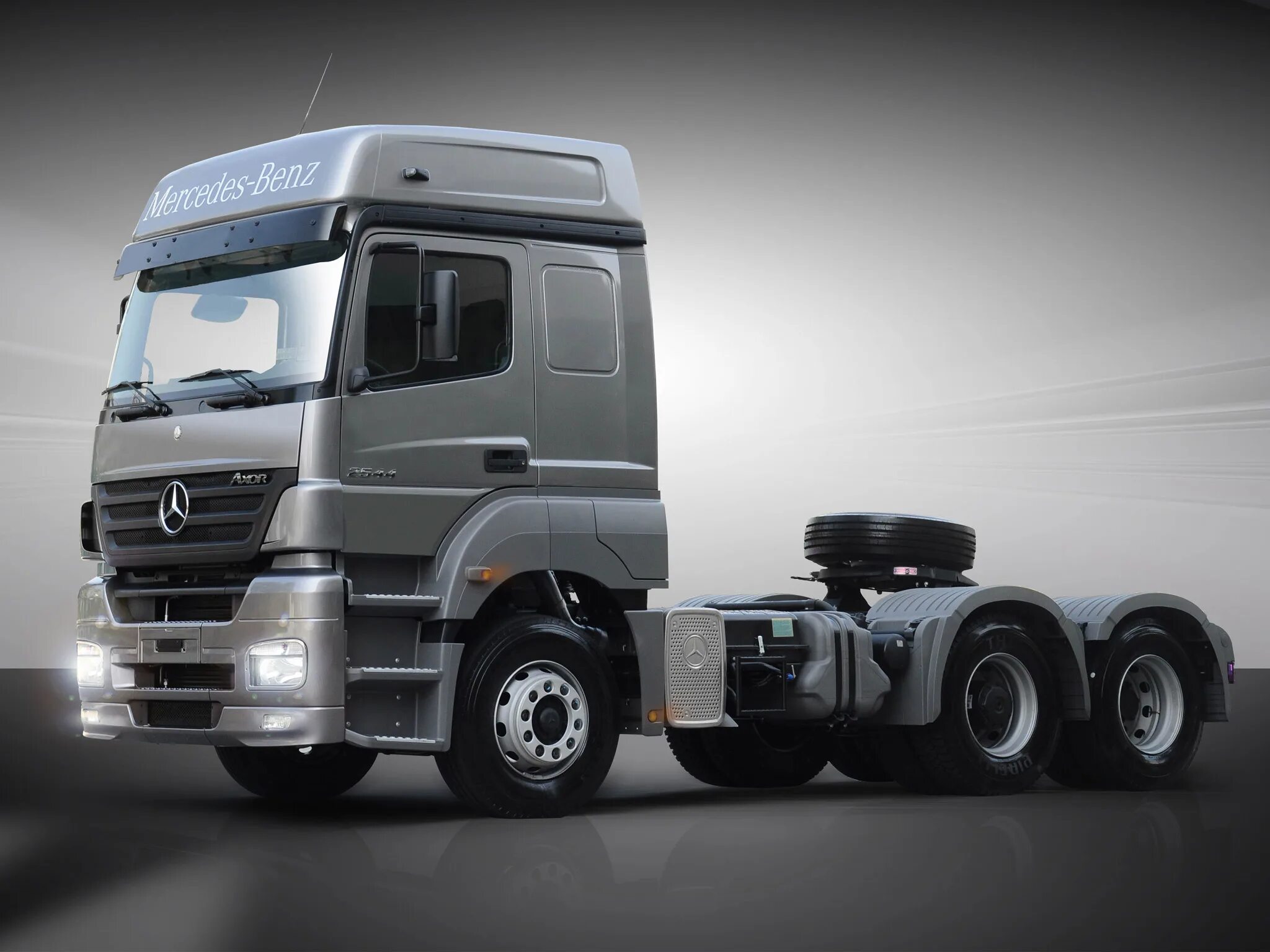 Седельные тягачи mercedes benz. Mercedes-Benz Axor. Мерседес Бенц Аксор. Мерседес Аксор 2. Мерседес Бенц Аксор 2544.