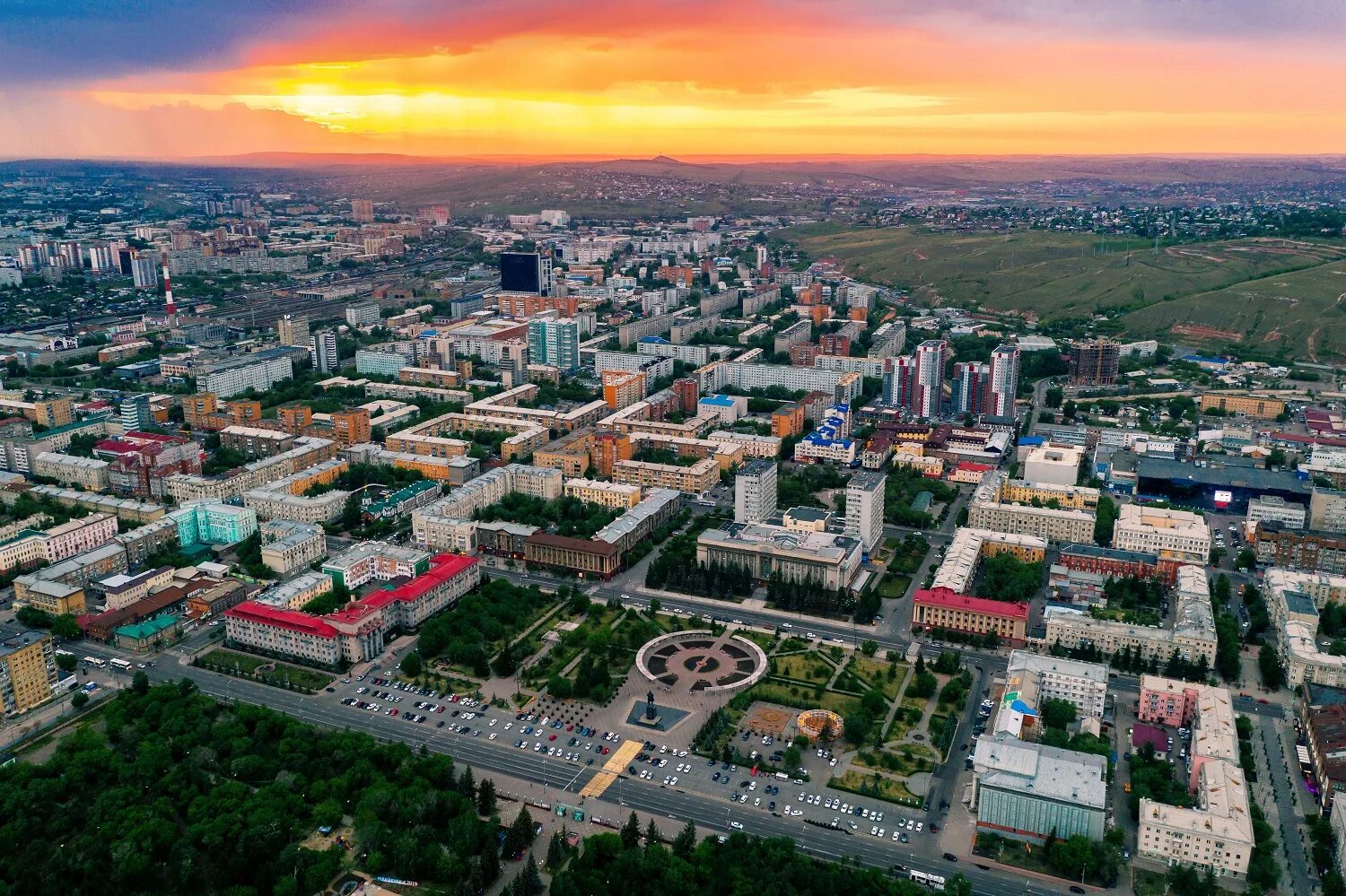 Ковид в красноярском. Красноярск центр. Красноярск центр города. Центральный район Красноярск. Красноярск с высоты птичьего полета.