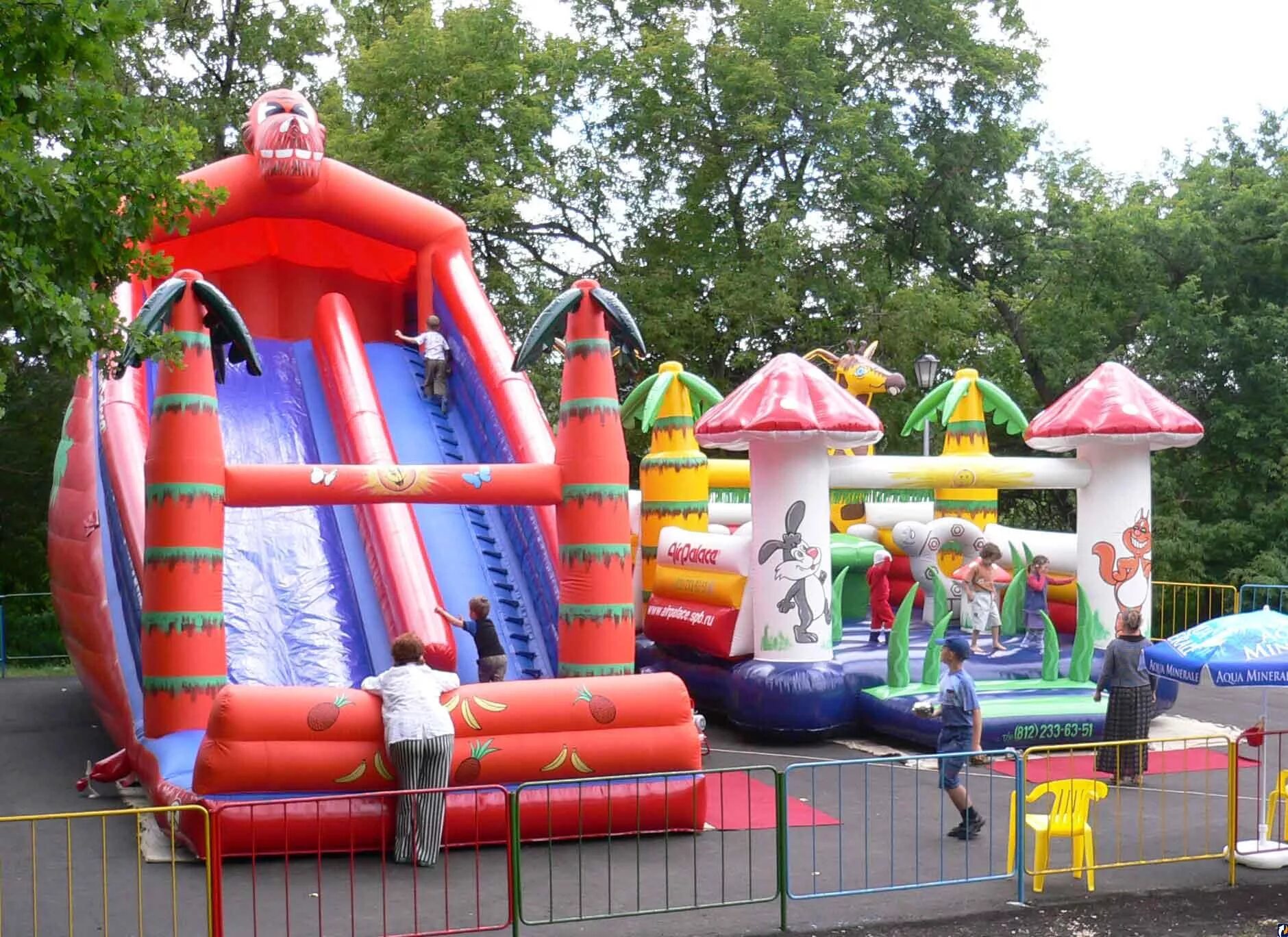 аттракцион батут. парк чудес кемерово батуты. парк культуры тамбов аттракционы батуты. парк талалихина батут. детские надувные аттракционы.