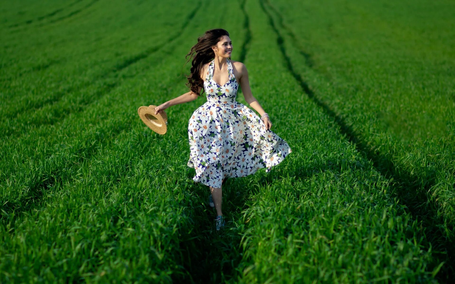 зеленое летнее платье. красивые девушки в сарафанах. летом в платьице зеленом. сельма эргеч в зеленом. красивые девушки в сарафанах.