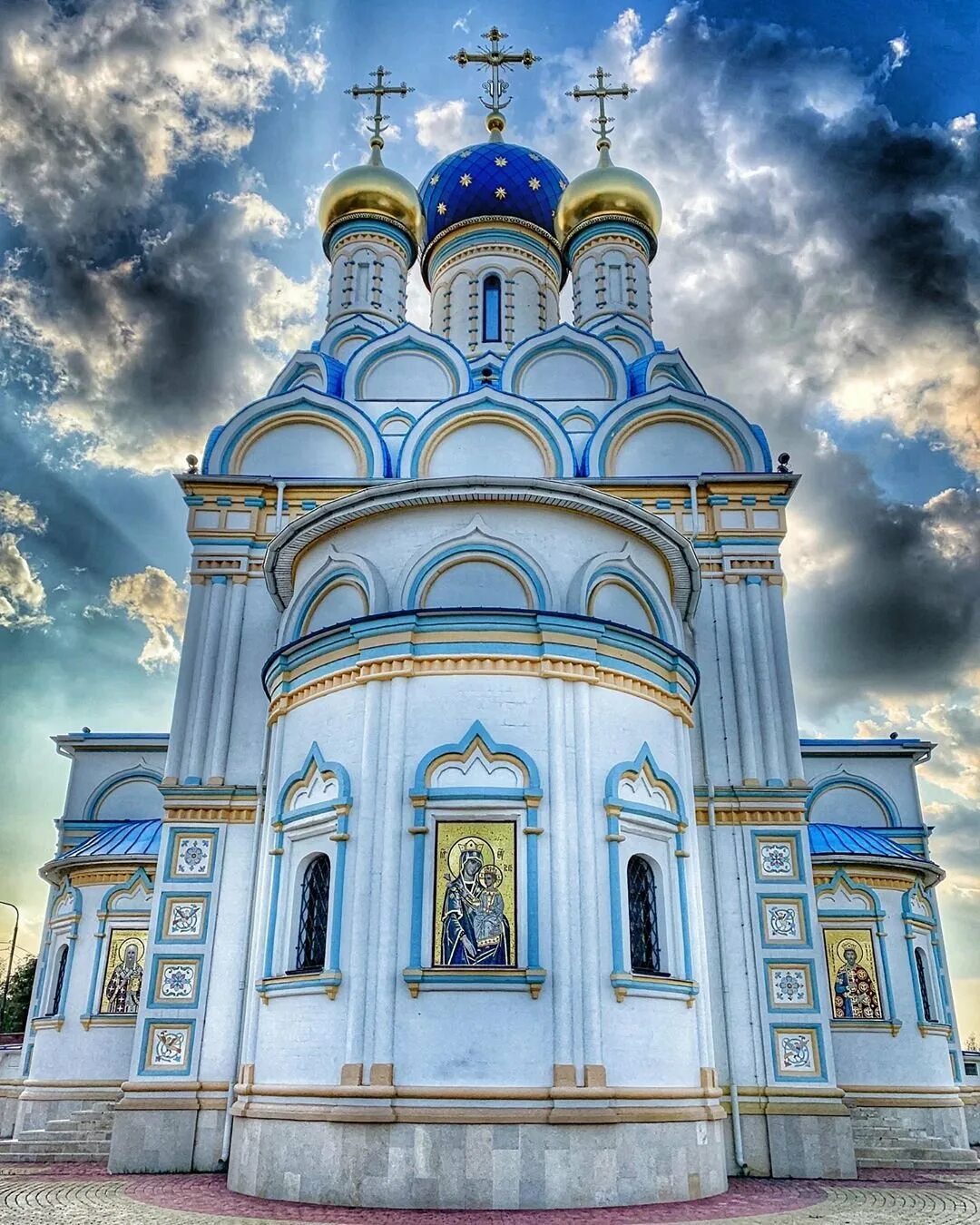 Высшие церкви. Цвета церкви. цветная церковь. цвета храмов. храм на цветочной 16.