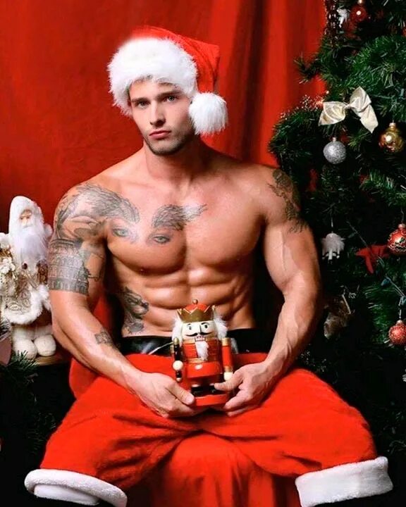 Ну ты зови если что. Ну погоди волк выворачивает карманы. Парень в костюме деда мороза. Ну вызвала. Волк из нупогади курит.