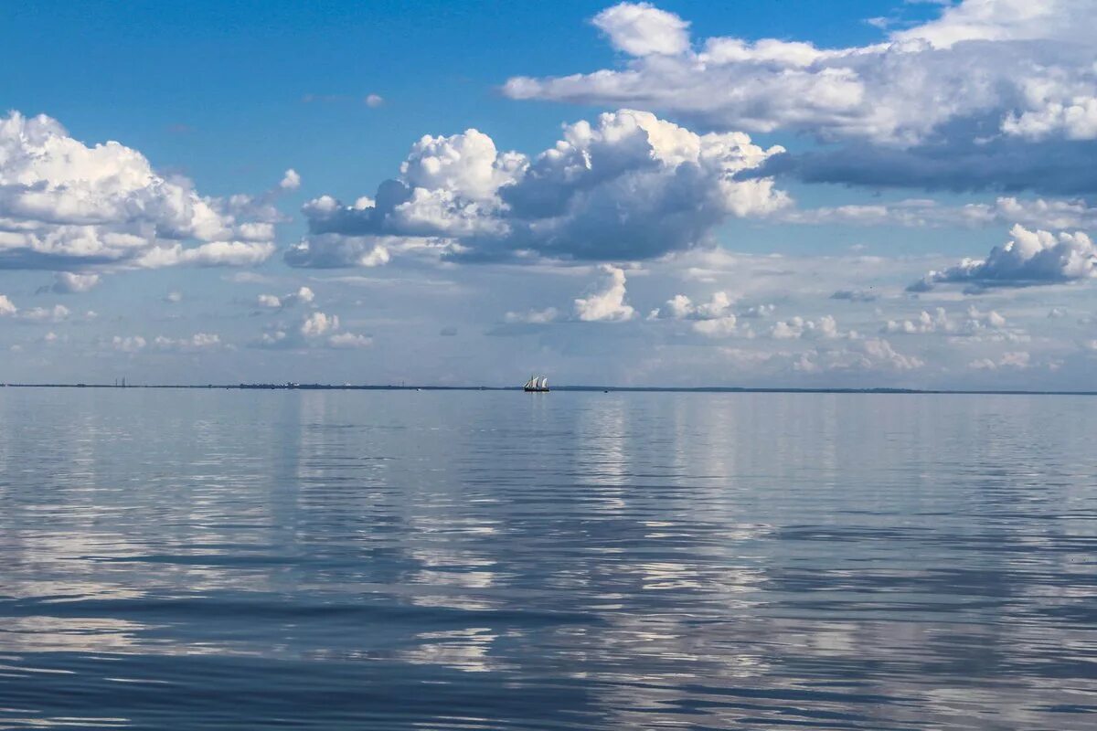 Каневском море. Черное море штиль. Штиль на озере. Штиль на море. Океан штиль.