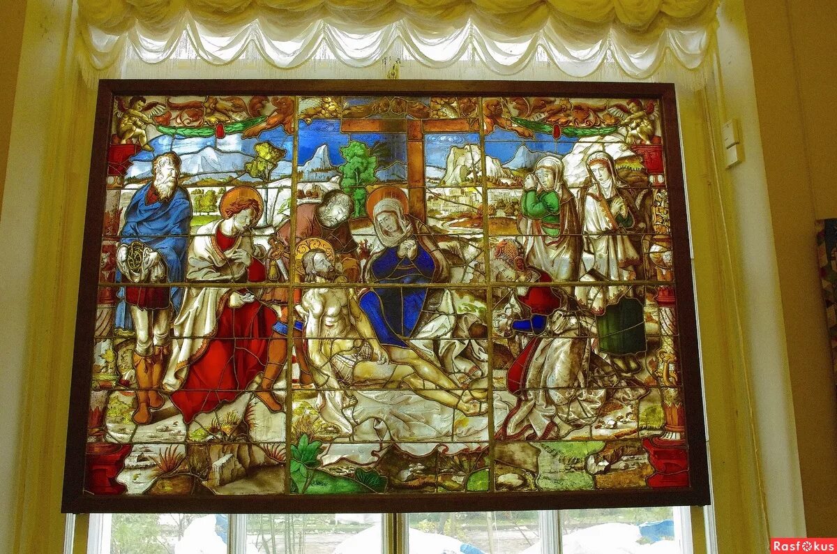 витраж государственного эрмитажа. штиглиц витражи эрмитаж. витражи в эрмитаже. витражи эрмитажа. страсбургском соборе витражи епископов.