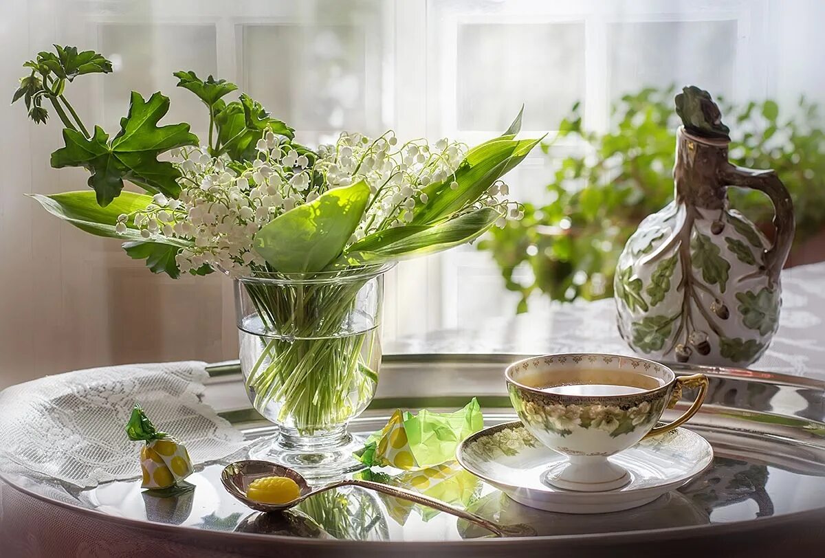Весенний чай картинки. Чай цветок. Доброе Весеннее утро. Натюрморт в зеленых тонах.