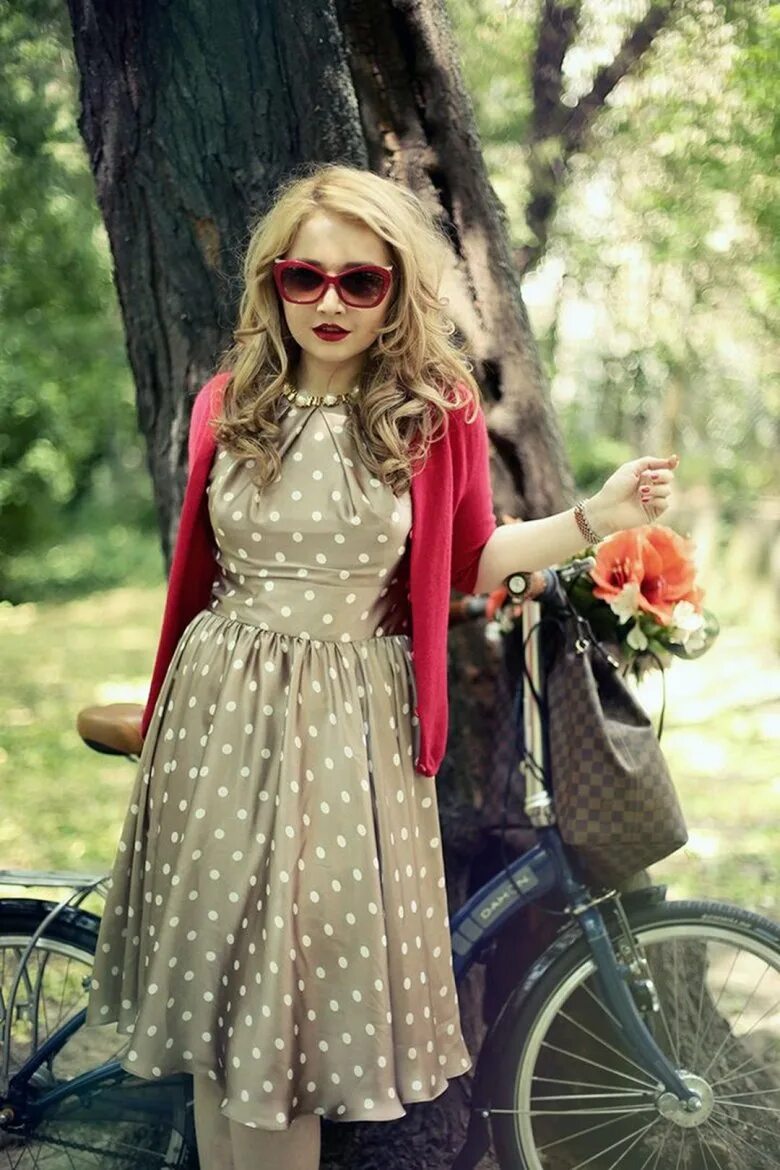 Диор 50-е годы. Retro fashion. Женская одежда в стиле винтаж. Ретро стиль в одежде. Твидовый костюм chanel ретро.