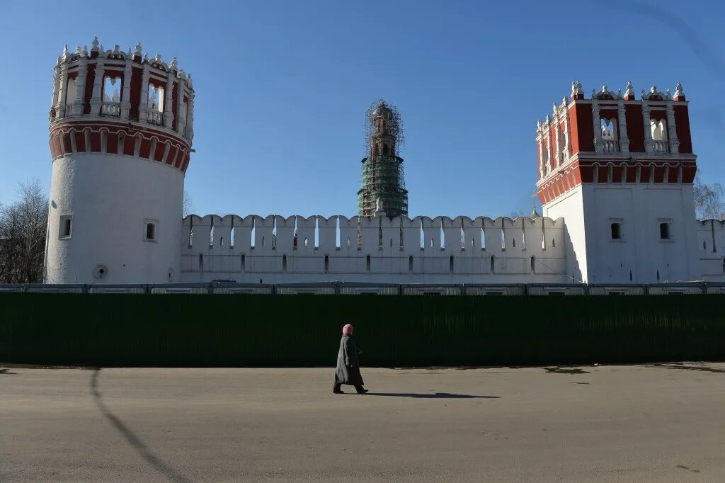 Реставрация новодевичьего монастыря. Колокольня новодевичьего монастыря в москве. новодевичий монастырь после реставрации. колокольня новодевичьего монастыря пожар. реконструкция новодевичьего монастыря 2025.