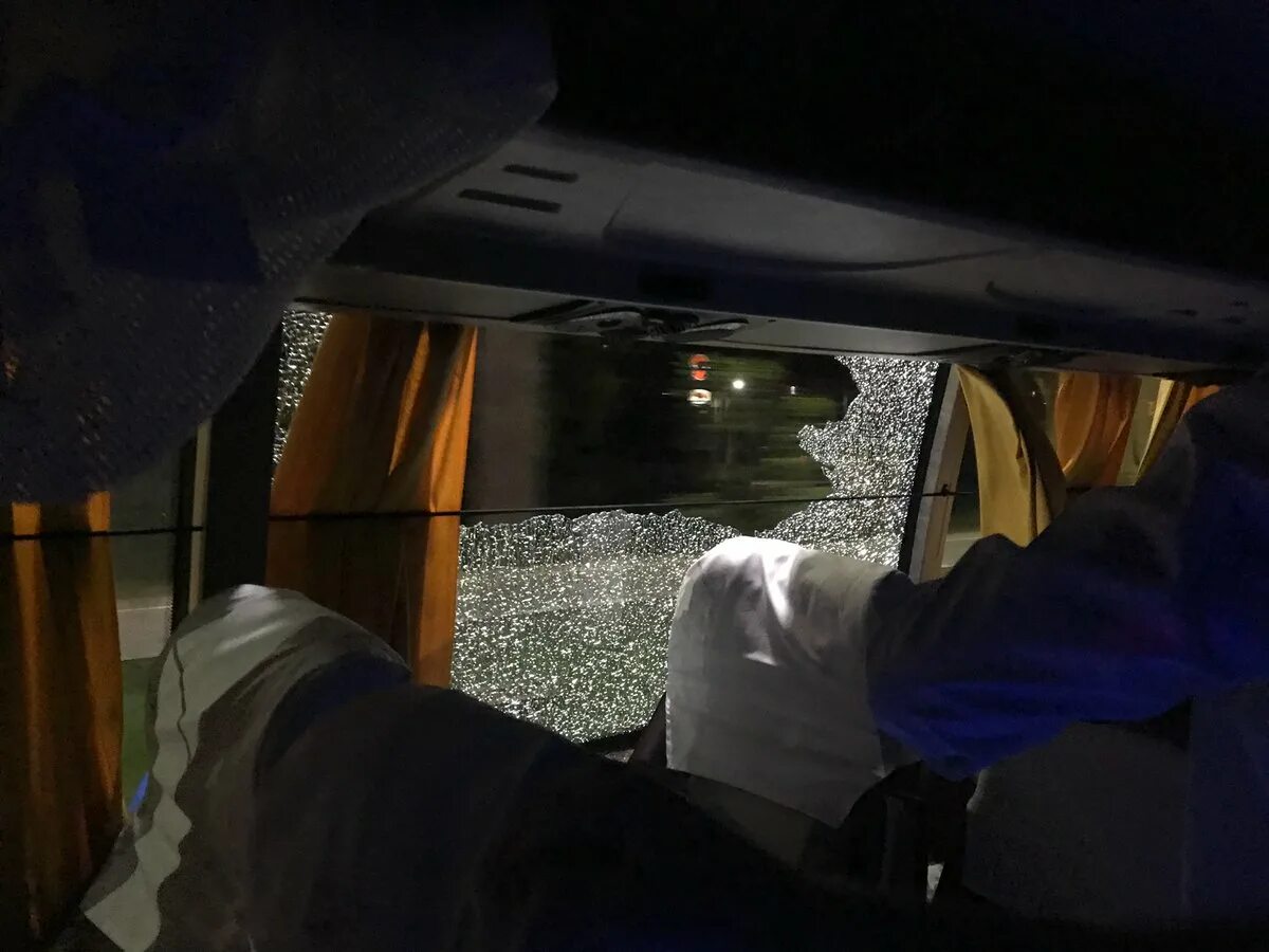 Как открыть окно в автобусе. Bus broken Windows. Bus Window.