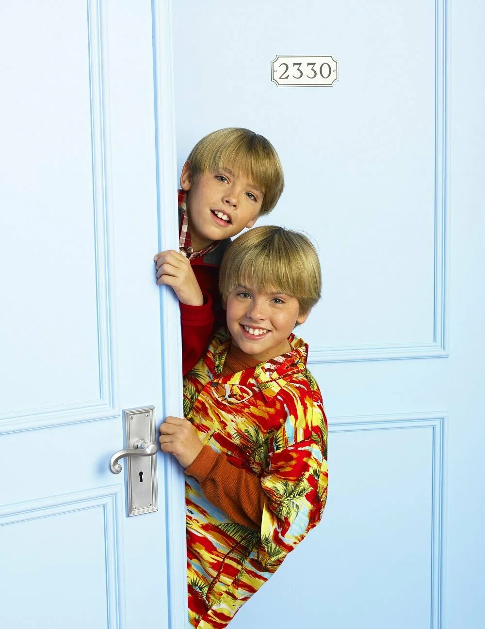 Близнецы зак и коди. Сериал дисней зак и коди. Зак и код. Жизнь зака и коди. Зак и код.