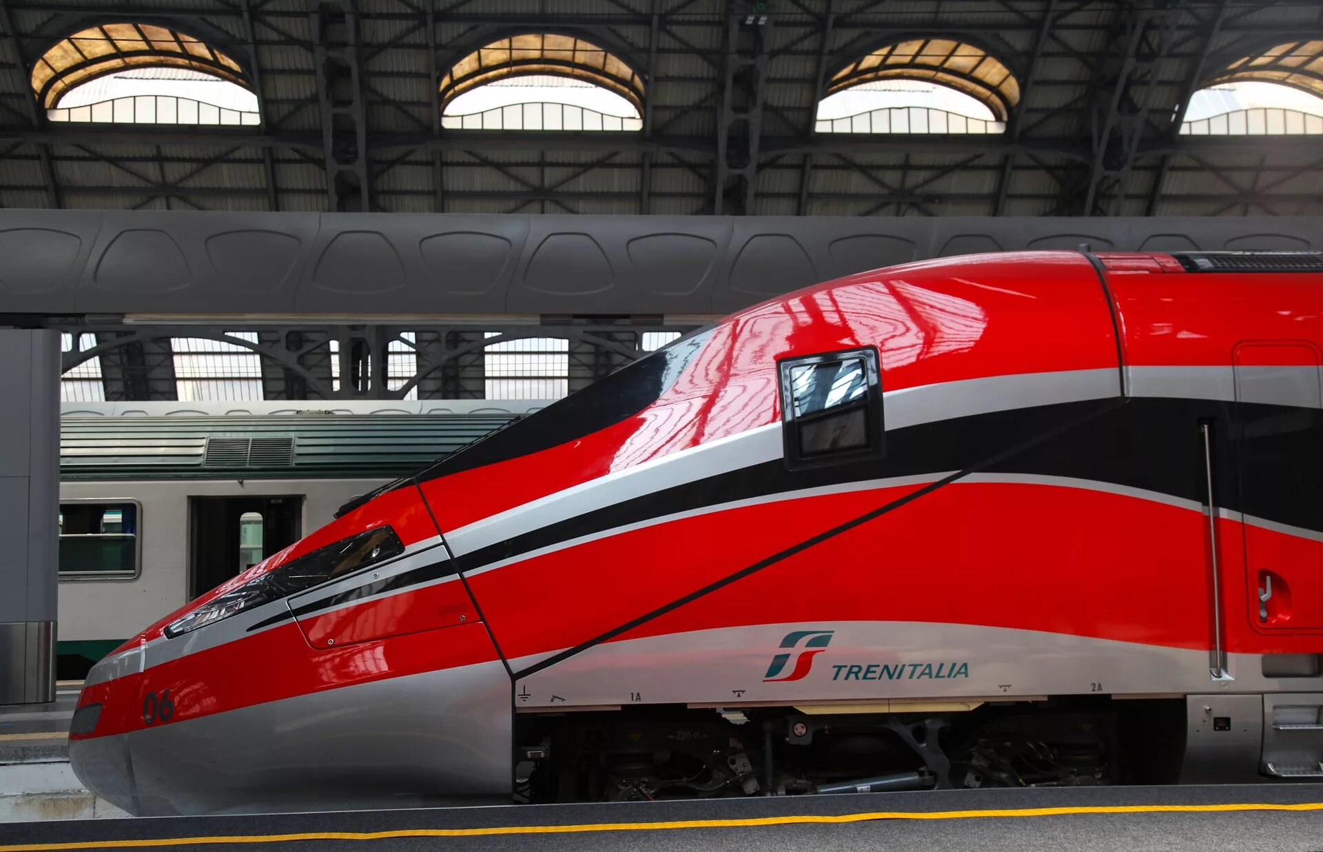 Italotreno. Трениталия поезда. Итальянские поезда Frecciarossa. Frecciarossa 1000 поезд. Компания Тrenitalia.